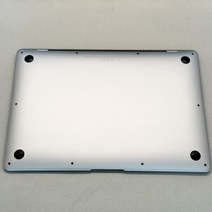 MacBook Air (13” 2018) / 1,6 GHz Core i5 / 8GB / 25 (3 foto / 3)