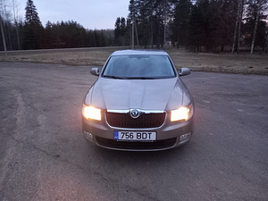 Skoda superb 2011 1.8 бензин автомат (3 фото из 8)