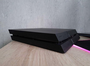 Playstation 4 (2 foto / 5)