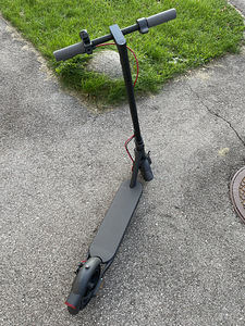 Xiaomi Electric Scooter 4 (5 foto / 6)