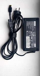 Suurepärane sülearvuti Lenovo Thinkpad P52 Intel i7-8750H ku (7 foto / 8)