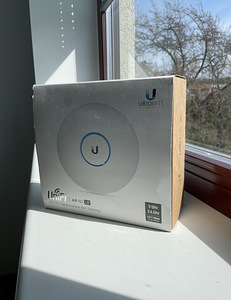 Роутер ubiquiti unifi (2 фото из 3)