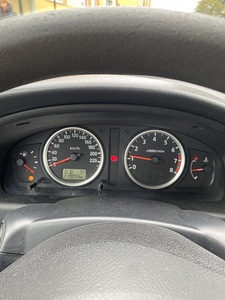 Nissan almera (8 foto / 8)