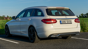 Mercedes-Benz C220 2015 (10 foto / 15)