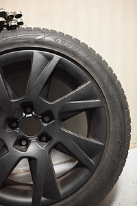 Диски Audi + зимние шины R17 (1 фото из 9)