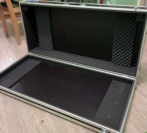 Синтезатор Yamaha psr-s750 (4 фото из 5)