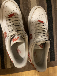 Af1 red swoosh (3 foto / 4)