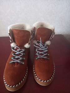 Новые кожаные ботинки (2 фото из 4)