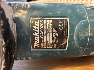 NURKLIHVIJA MAKITA GA9020SF02 D230mm 2200W (3 foto / 4)
