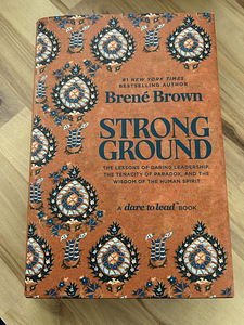 Strong Ground by Brene Brown (1 foto / 1)