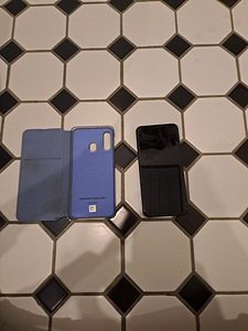 Samsung A20e + telefoniümbris (4 foto / 4)