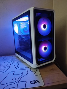 Gaming PC rx 7800 xt / ryzen 7 5800x / 32gb 2tb ssd (1 foto / 5)