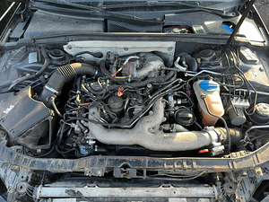 Audi A4 S-line 2.0 TDI Projekt / varuosadeks (10 foto / 15)