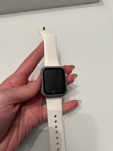 Apple Watch 4 (40mm) (6 foto / 6)