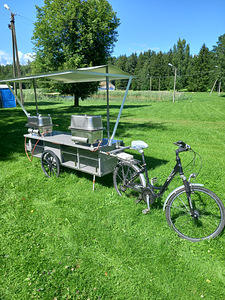 Toitlustuskäru koos koos gaasi grilli ja hot dogi grilliga (2 foto / 9)