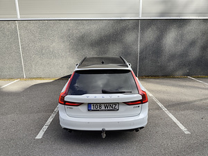Volvo V90 2.0 110kW 2017 nelikvedu (4 foto / 12)