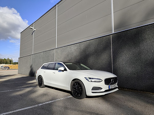 Volvo V90 2.0 110kW 2017 nelikvedu (6 foto / 12)