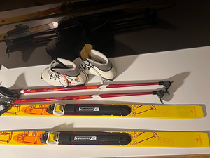 Laste suusad Salomon + kepid + saapad Lotte (9 foto / 9)