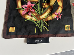 Gucci Vintage Iconic Floral Silk Scarf (1 foto / 5)