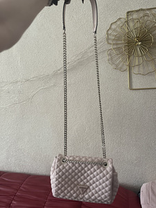 Tepitud Guess kott (3 foto / 3)