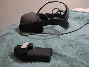 Oculus Quest 1: VR-гарнитура (5 фото из 7)