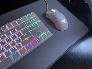 Logitech Desk Mat the studio series 70x30 (1 foto / 2)
