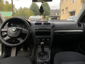 Skoda Octavia 2011 (6 foto / 11)