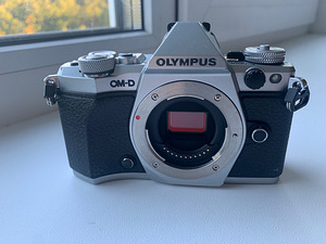 Фотоаппарат OLYMPUS E-M5 II (3 фото из 10)