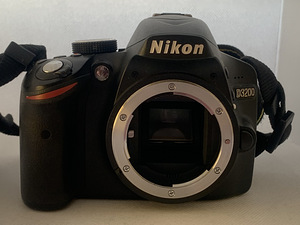 Nikon D3200 suurepärases seisukorras (2 foto / 10)