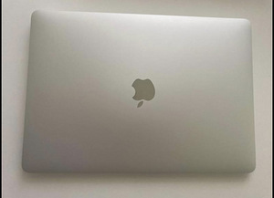13-inch MacBook Air with Apple M1 chip (1 foto / 2)