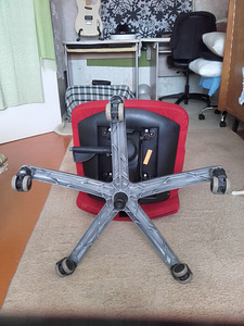 Red Computer chair (3 foto / 3)