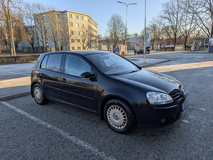 Volkswagen Golf 1.9 TDi (2 foto / 9)