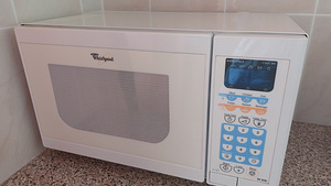 Микроволновая печь Whirlpool (1 фото из 1)
