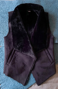 Uueväärne kunstseemisnahast vest (1 foto / 4)