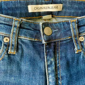 Джинсы Calvin Klein (2 фото из 3)
