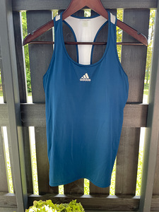 Mugav sporditopp Adidas (3 foto / 8)