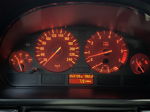 BMW 523i (9 foto / 11)