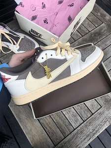 Кроссовки Nike (original) (2 фото из 2)