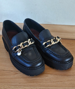 Tommy Hilfiger kingad (1 foto / 3)