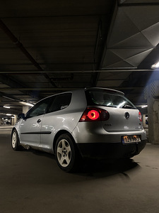 Volkswagen Golf MK5 2.0SDI (1 foto / 12)