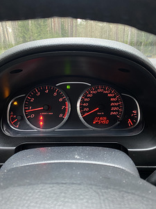 Mazda 6 2.0 (9 фото из 11)