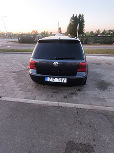 Volkswagen Golf 4 1.6 v16 (4 foto / 12)