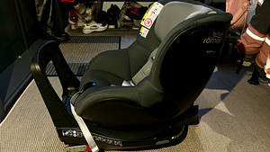 Britax Römer Dualfix M i-size, 360 (1 foto / 6)