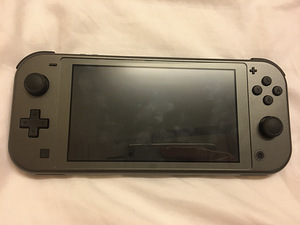 Nintendo Switch lite Pokémon edition + 2 игры (3 фото из 6)
