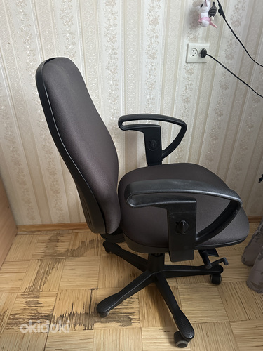 Кресло, стул офисный для компьютера (фото #2)