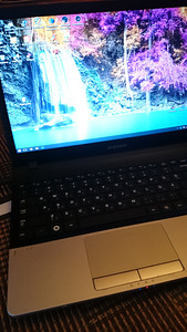 Samsung NP 300E/Core i3 2330M/8GB DDR3/640GB/HD3000 (2 foto / 5)
