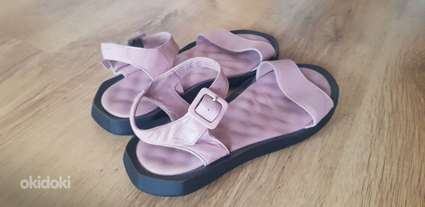 Naiste disainitud nahast sandaalid (foto #3)