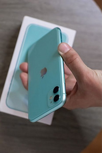 iPhone 11 64гб (3 фото из 6)