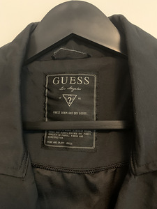 Naiste lühike Guess'i trentš (3 foto / 3)