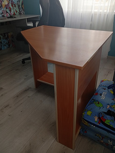 Стол письменный (2 фото из 2)